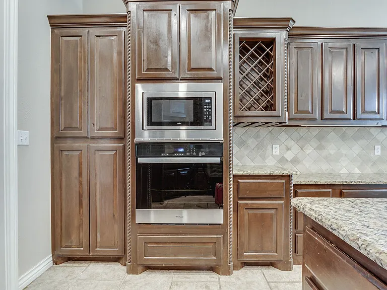 3341 Heritage Green Cir — Photo 23