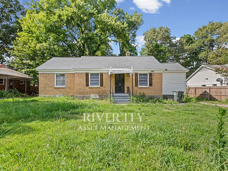1232 Vaughn Rd — Photo 1