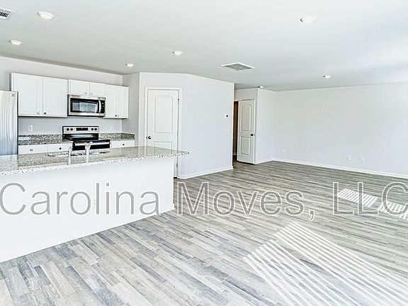 5th image of 638 Farmstead Trl