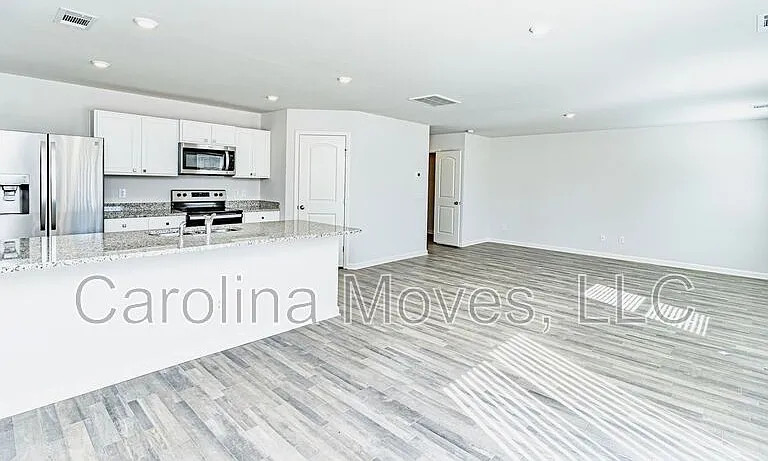 638 Farmstead Trl — Photo 5