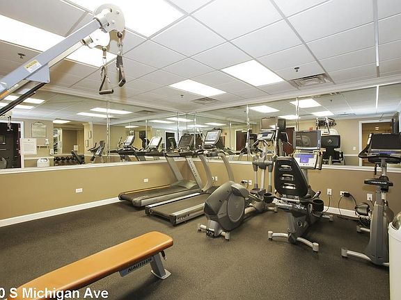 3rd image of 1400 S Michigan Ave APT 724