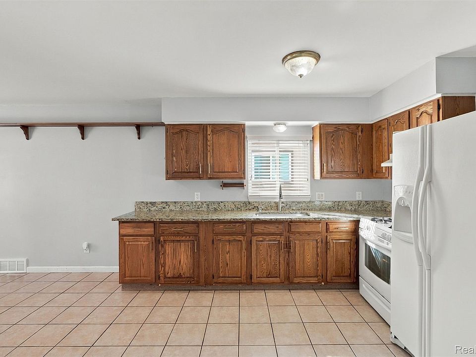28793 Groveland St, photo 8