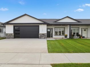 6133 Magnolia Dr, Grand Forks, ND 58201