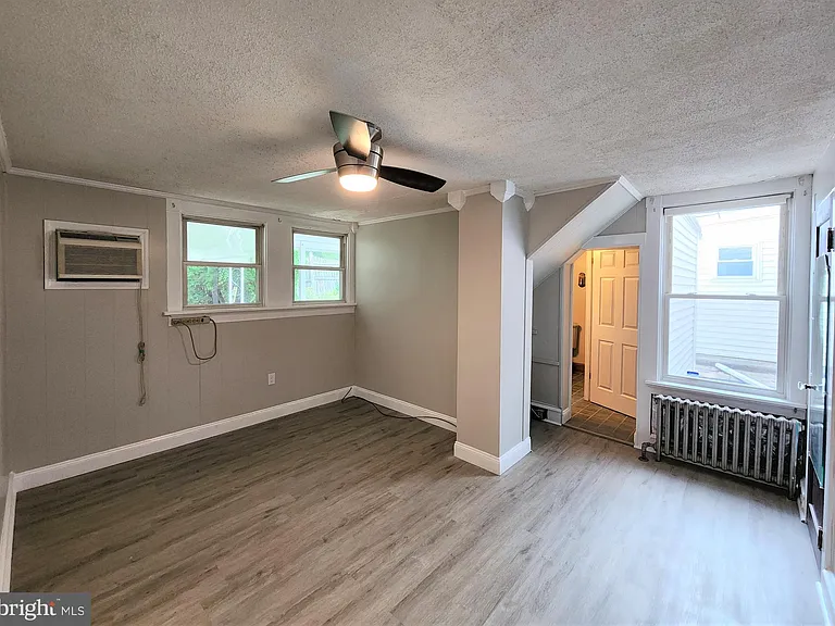 24 Reading Ave — Photo 10