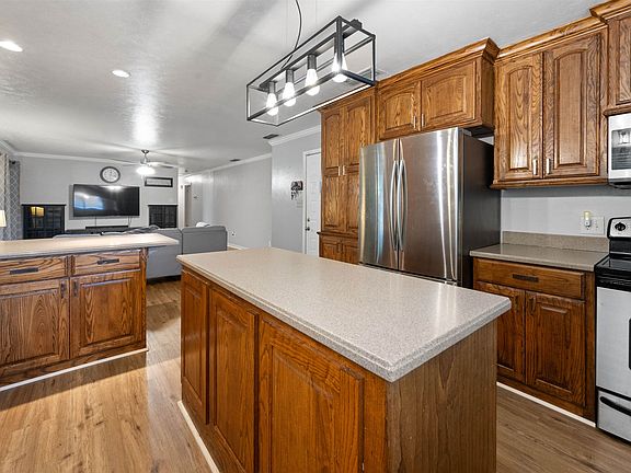 4th image of 1300 Berry Ln