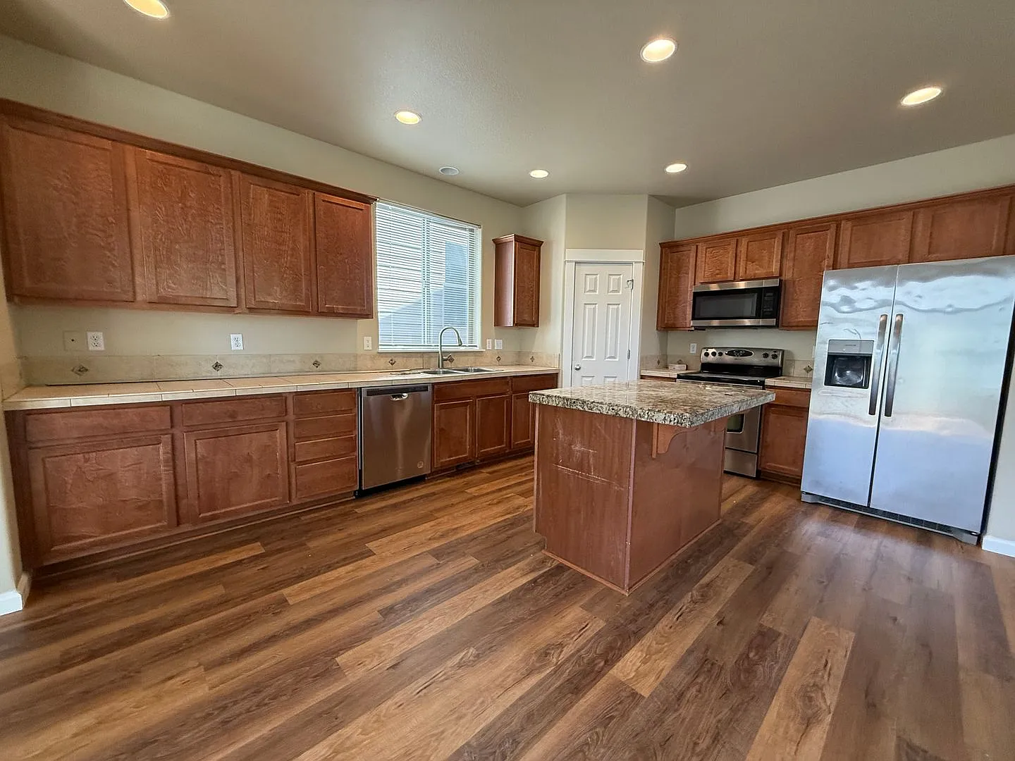20604 Sw Sister Lane ~ Move-In Special 1/2 Off First Month's Rent! New Flooring & New Paint! — Photo 4