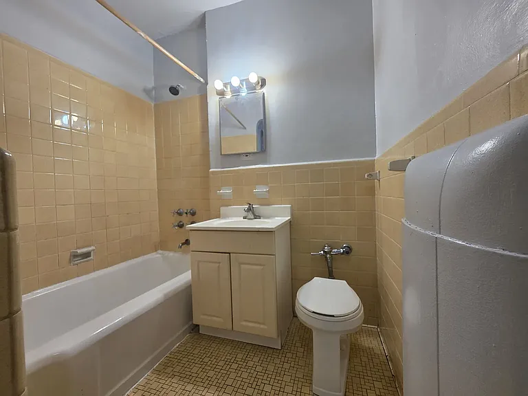 140 Van Cortlandt Ave W #4L — Photo 6