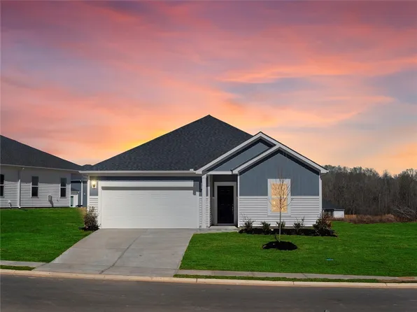 447 Harben Dr, Woodruff, SC 29388