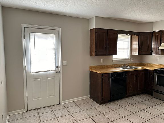 3rd image of 1220 Louisville St #11