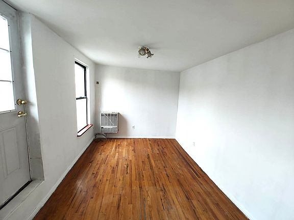 3rd image of 624 Grand St #4