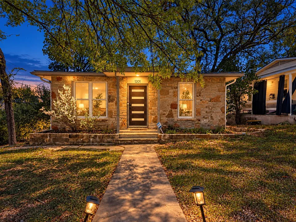 1201 Loma Dr
