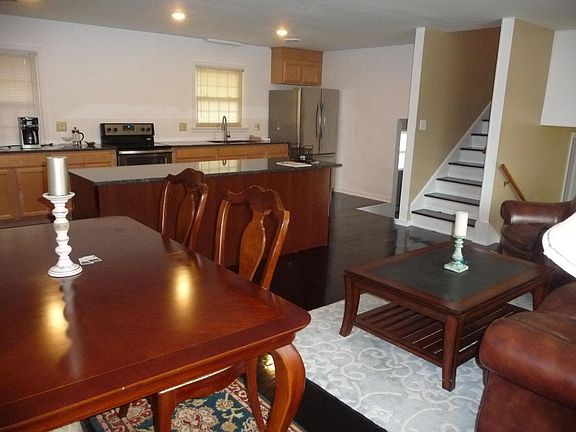 5th image of 743 Goodland Ave