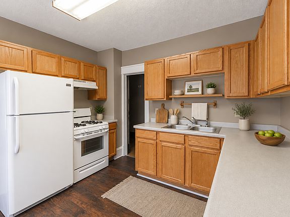 2nd image of 1923 University Ave NE #2