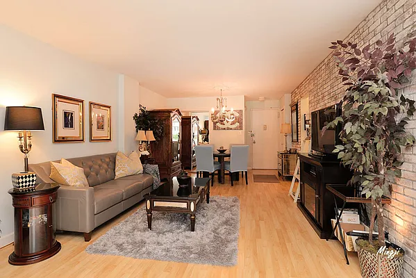Sold by Benjamin Realty Since 1980 | media 17