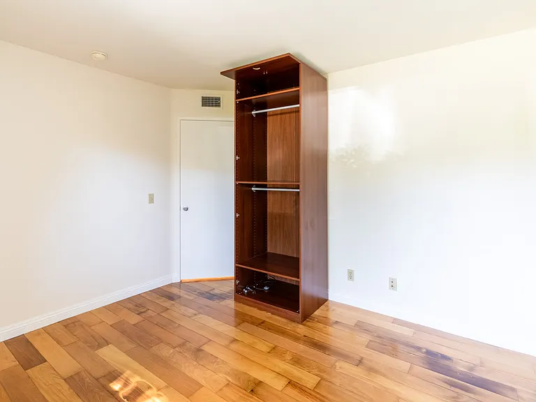 227 Stanford Ct — Photo 14