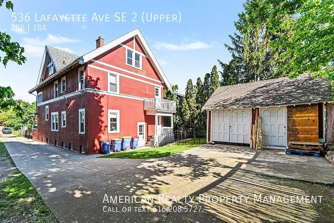 Studio, 834 sqft, $1,200 — Photo 2