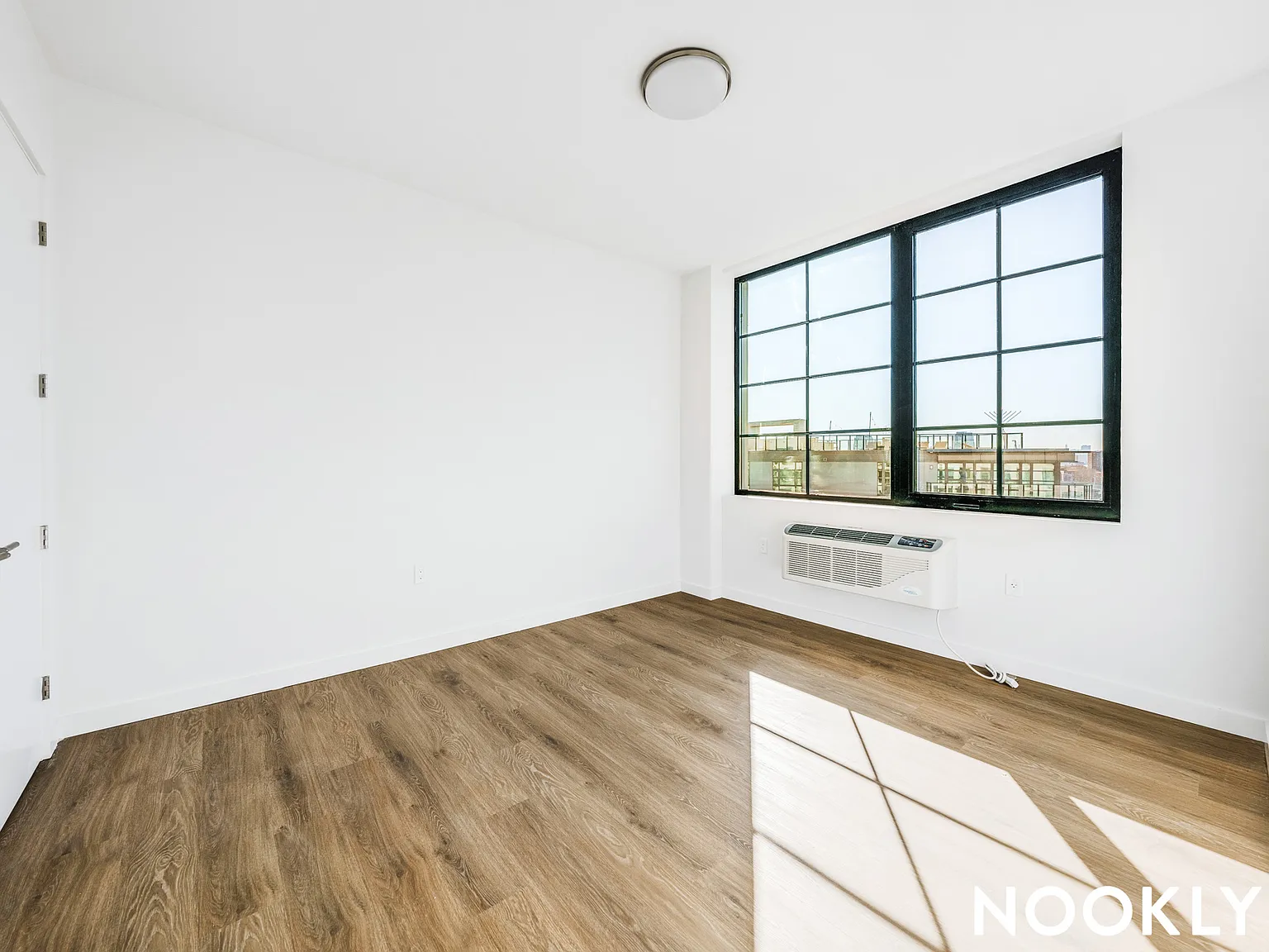40 Bruckner Boulevard — Photo 4