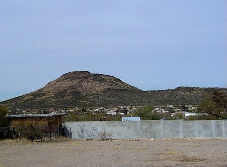 Huge backyard w/full view of A Mtn.