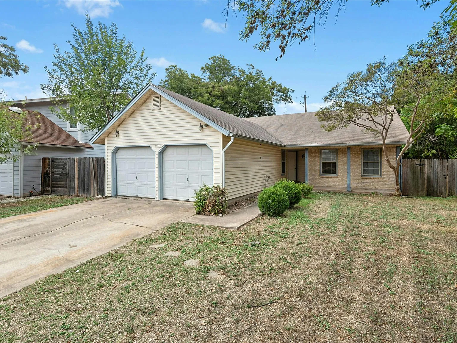 3 bed, 2.0 bath, 1598 sqft, $1,895 — Photo 2