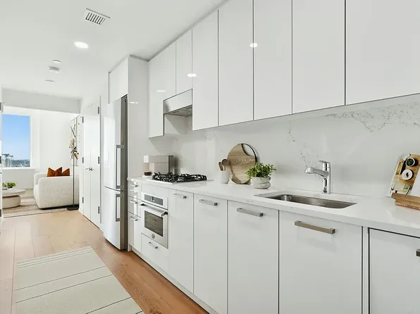 180 Broome St APT 2413, New York, NY 10002