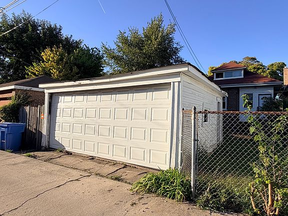 4th image of 1745 E 85th St