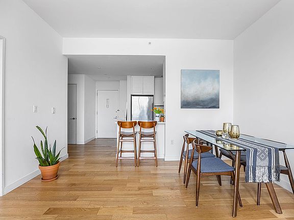 3rd image of 8 Vanderbilt Ave APT 11E