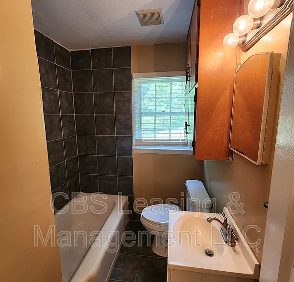 427 Bernard Dr — Photo 10