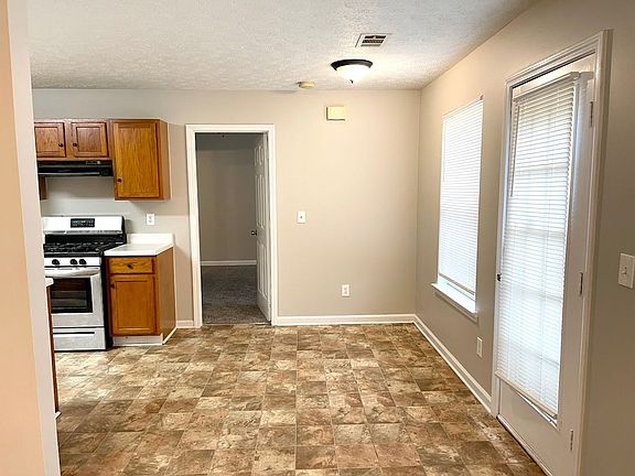 5th image of 525 Lakecourt Dr