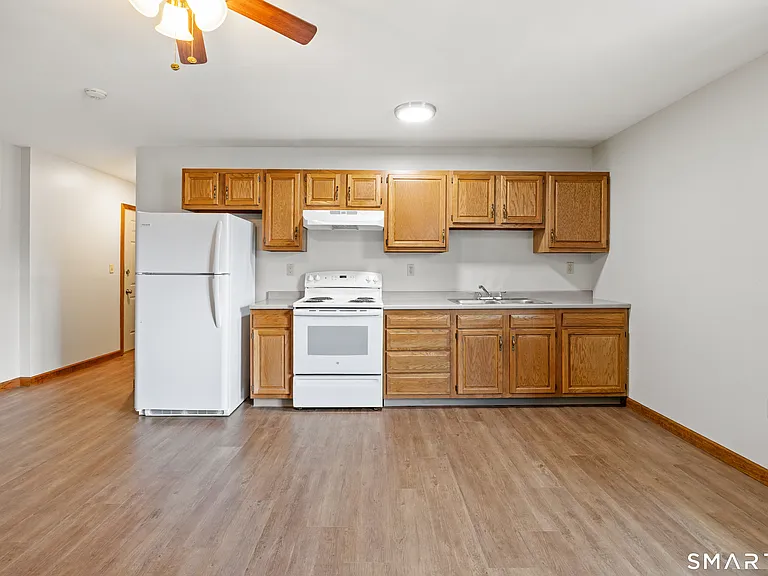 180 N Cherry St #15 — Photo 3