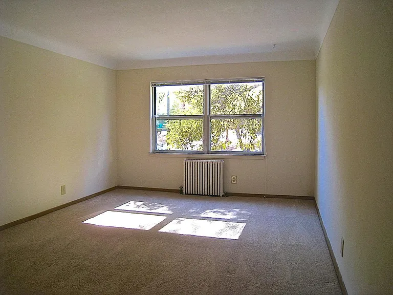 Ford Parkway Apartments — Photo 12
