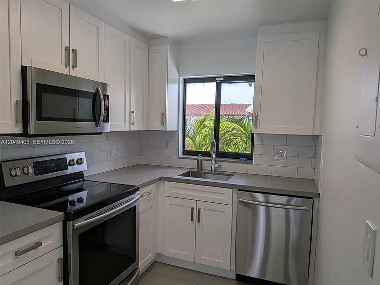 9337 SW 6th Ter #0 — Photo 6