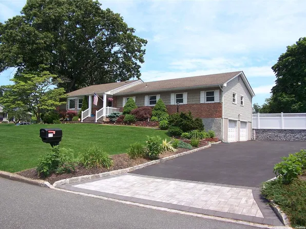 97 Walnut Street, Lake Grove, NY 11755