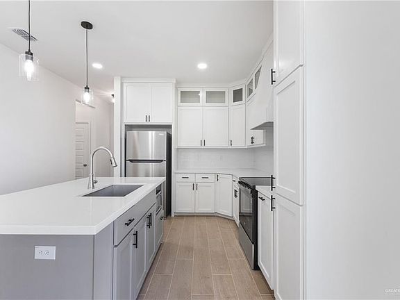 4th image of 2112 E San Andrea St #4