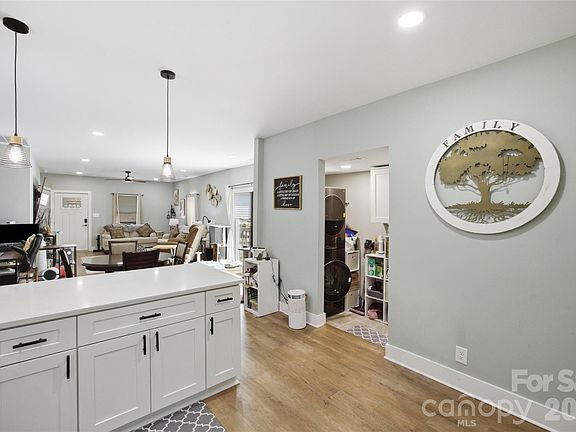 5th image of 112 Pine St