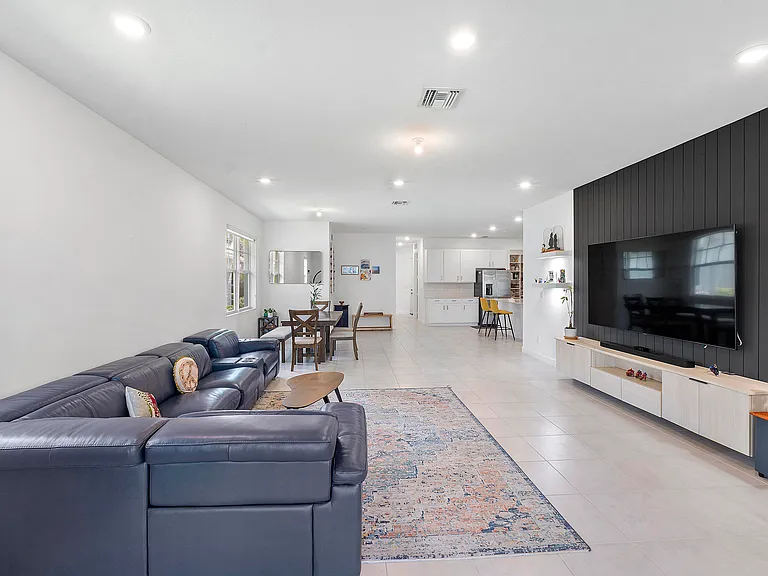 1325 Haywagon Trl — Photo 29