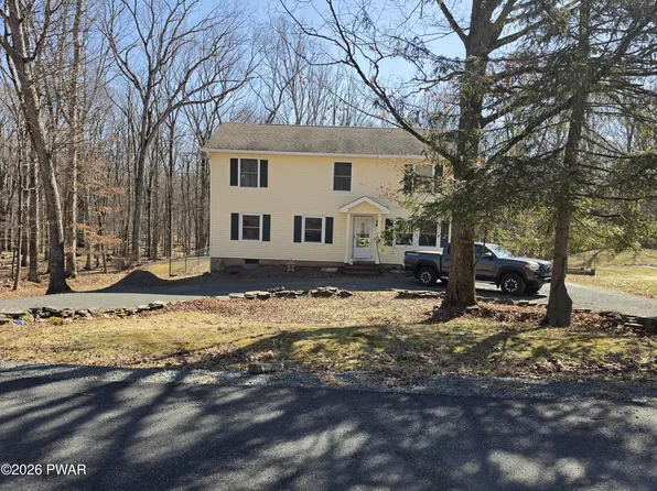 113 Spruce Ct, Hawley, PA 18428