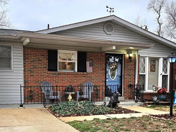 10426 Fourwinds Ct, Saint Louis, MO 63114