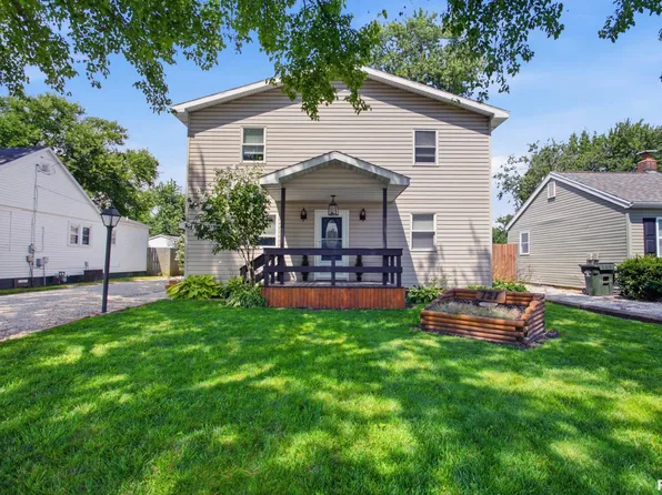 721 N 1st Division St, Mattoon, IL 61938