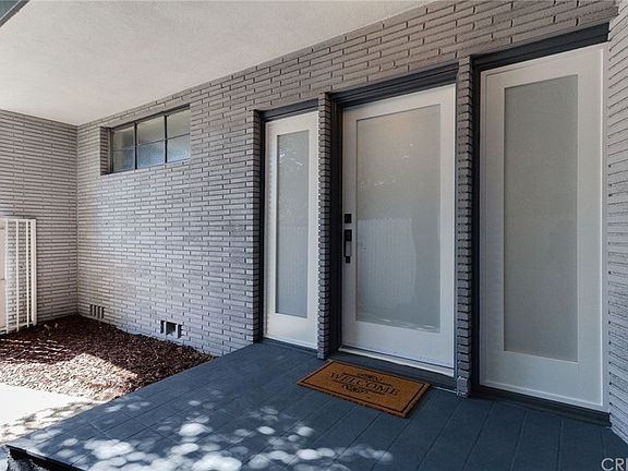 3rd image of 5223 Canoga Ave