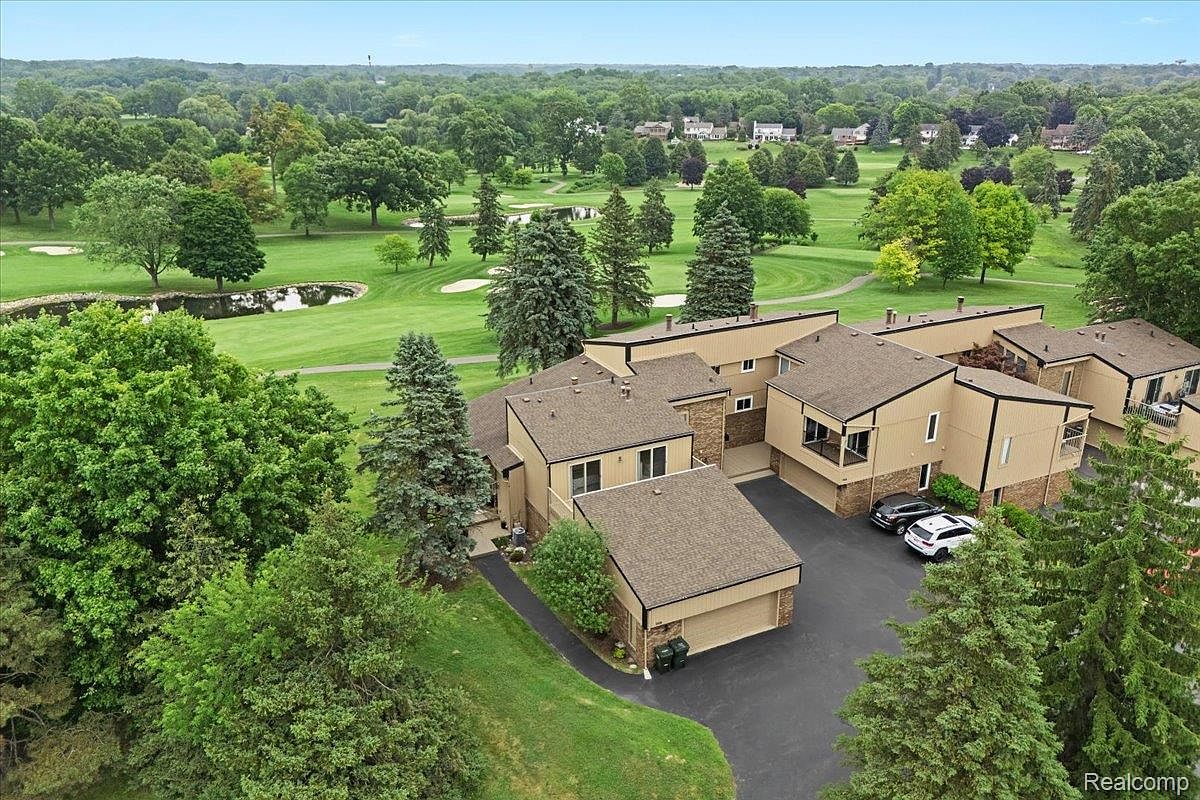 996 Golfview Ct