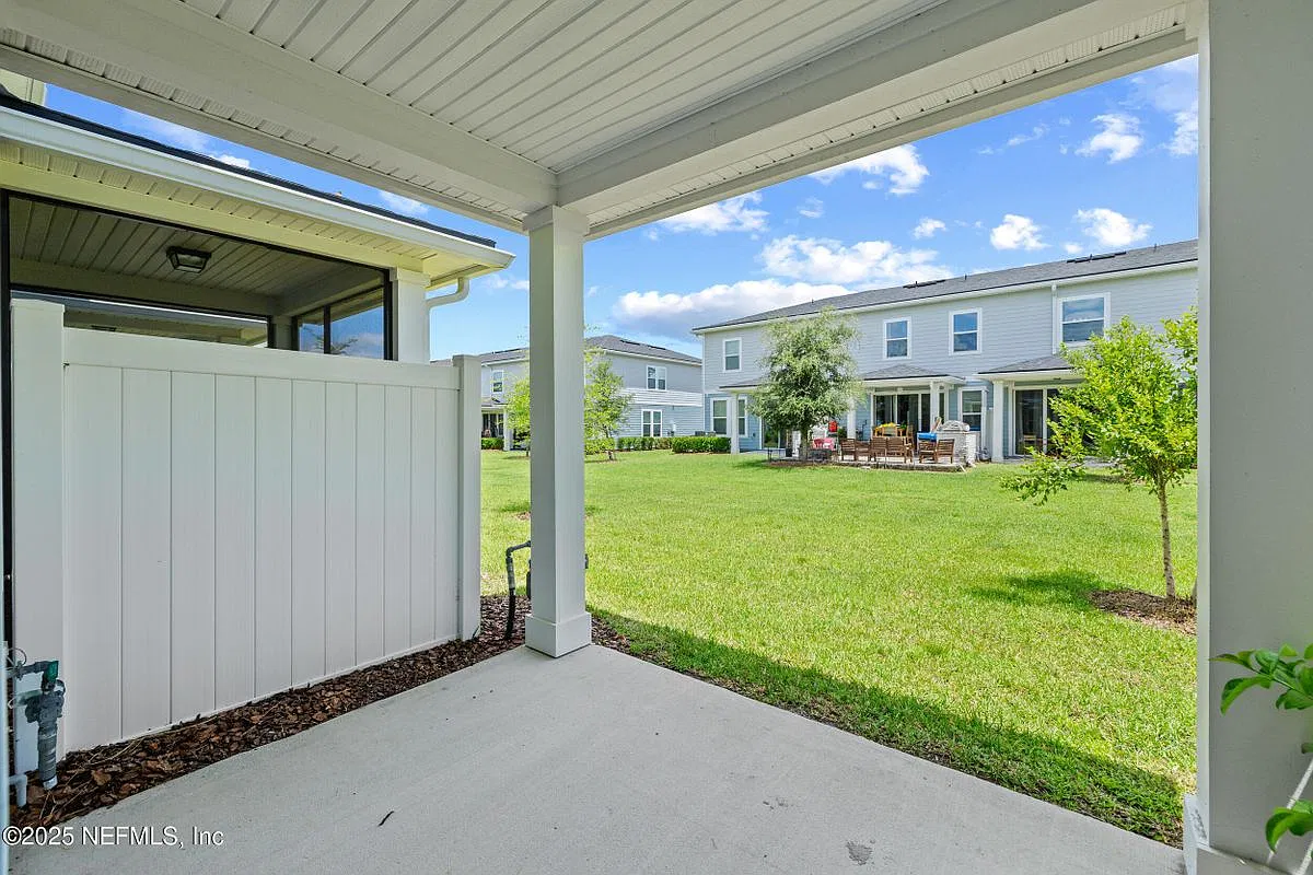 2 bed, 3.0 bath, 1239 sqft, $2,050 — Photo 4