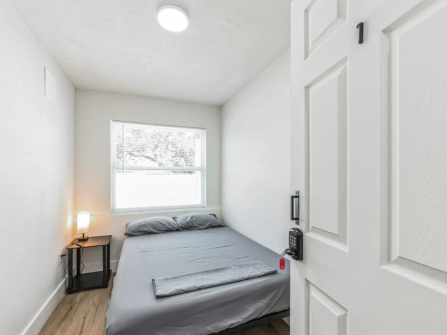 4 bed, 3.0 bath, 2100 sqft, $1,230 — Photo 1