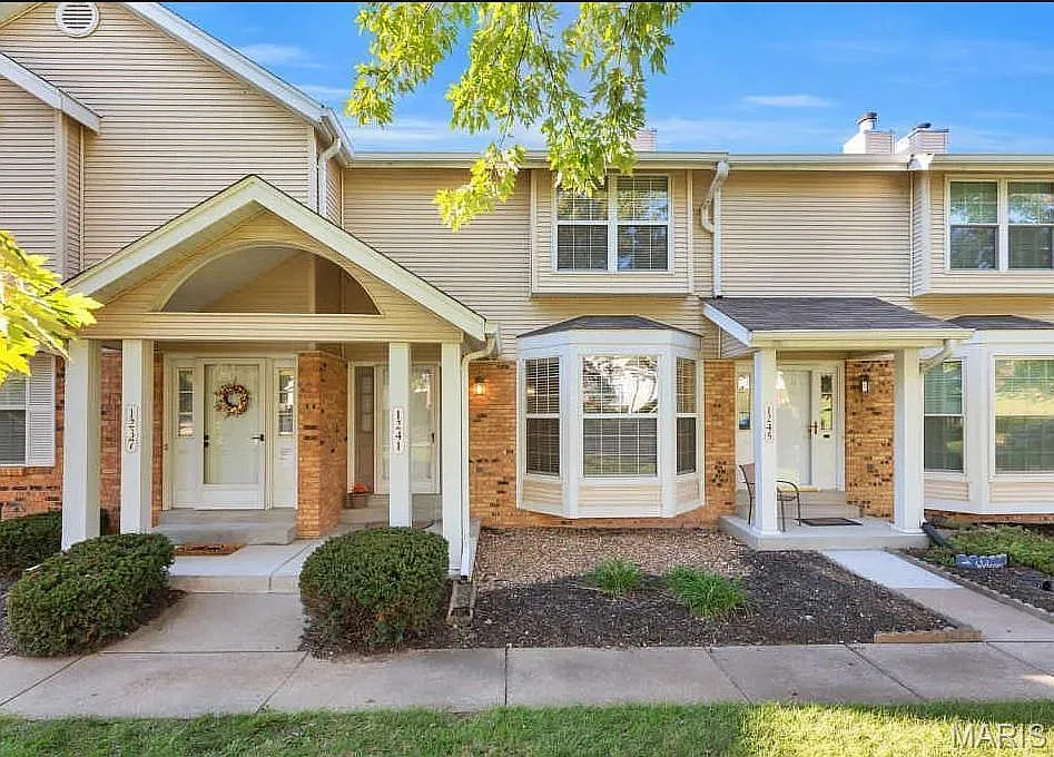 2 bed, 1.0 bath, 1214 sqft, $1,850 — Photo 1