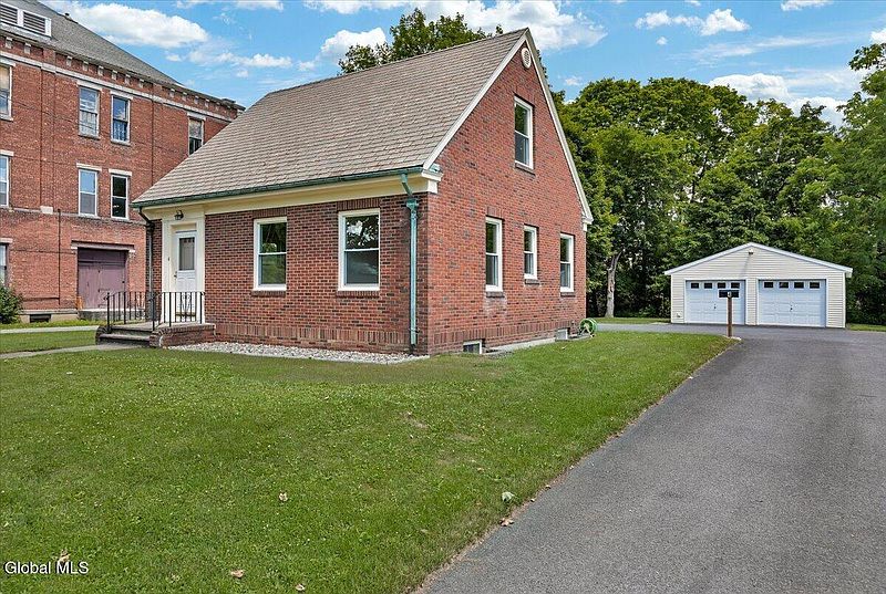 4th image of 4 Russell Avenue
