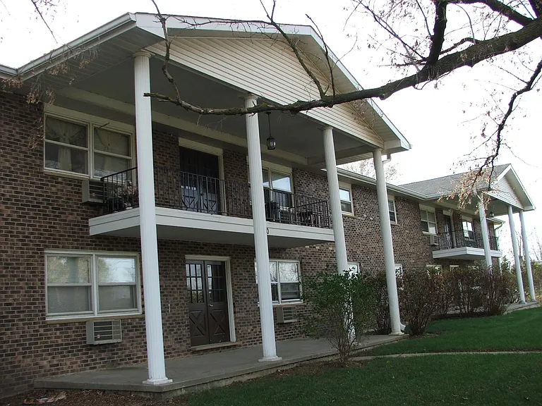 Front of building facing rt. 173