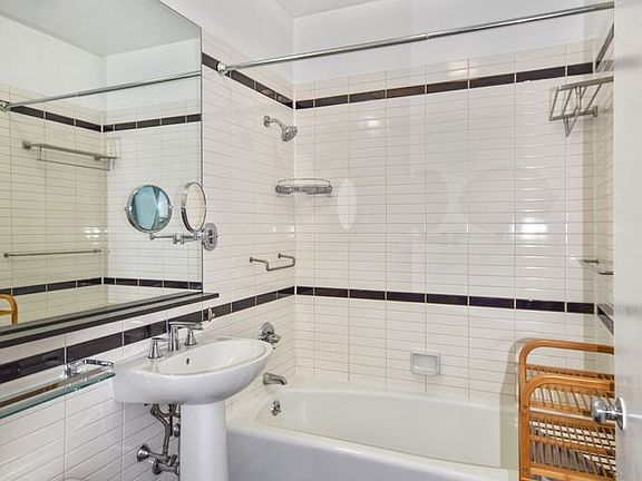 5th image of 360 E 88th St APT 8E