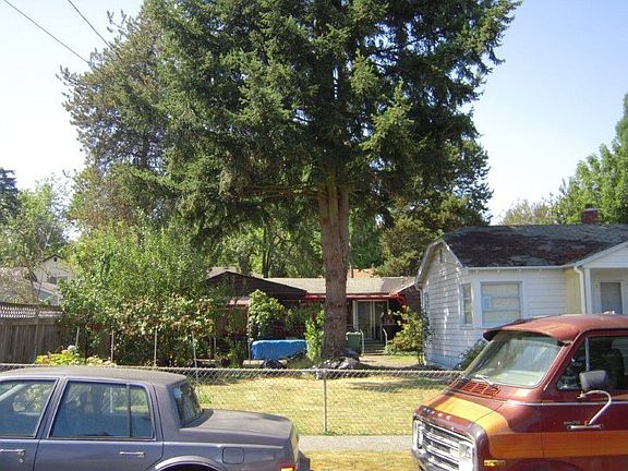 Shows lot and the 2 homes