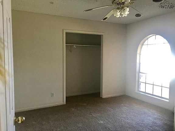 4th image of 987 Victoria Dr