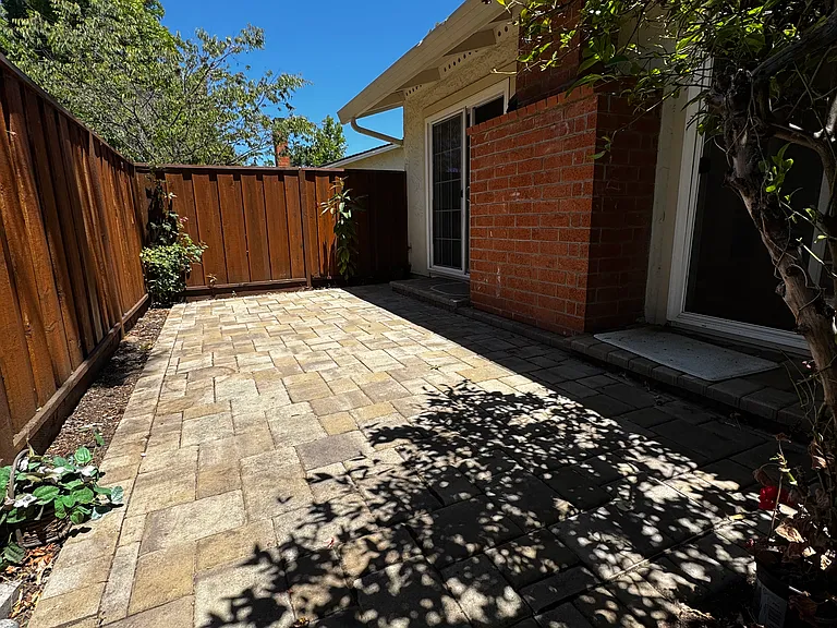 10953 Northsky Sq — Photo 35