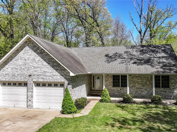 19383 Deer Run Ln, Brighton, IL 62012